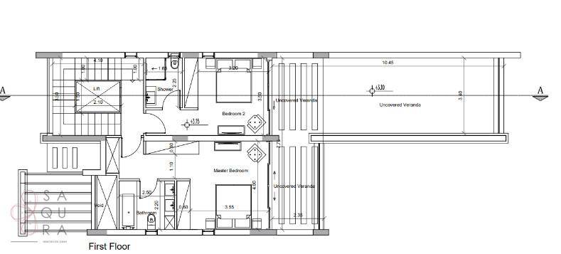 Grundriss des ersten Stocks mit Master-Schlafzimmer, weiterem Schlafzimmer und Veranden.