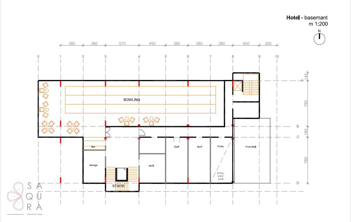Grundriss des Hotelkellers mit Bowlingbahn, Lagerräumen und Treppenhaus.