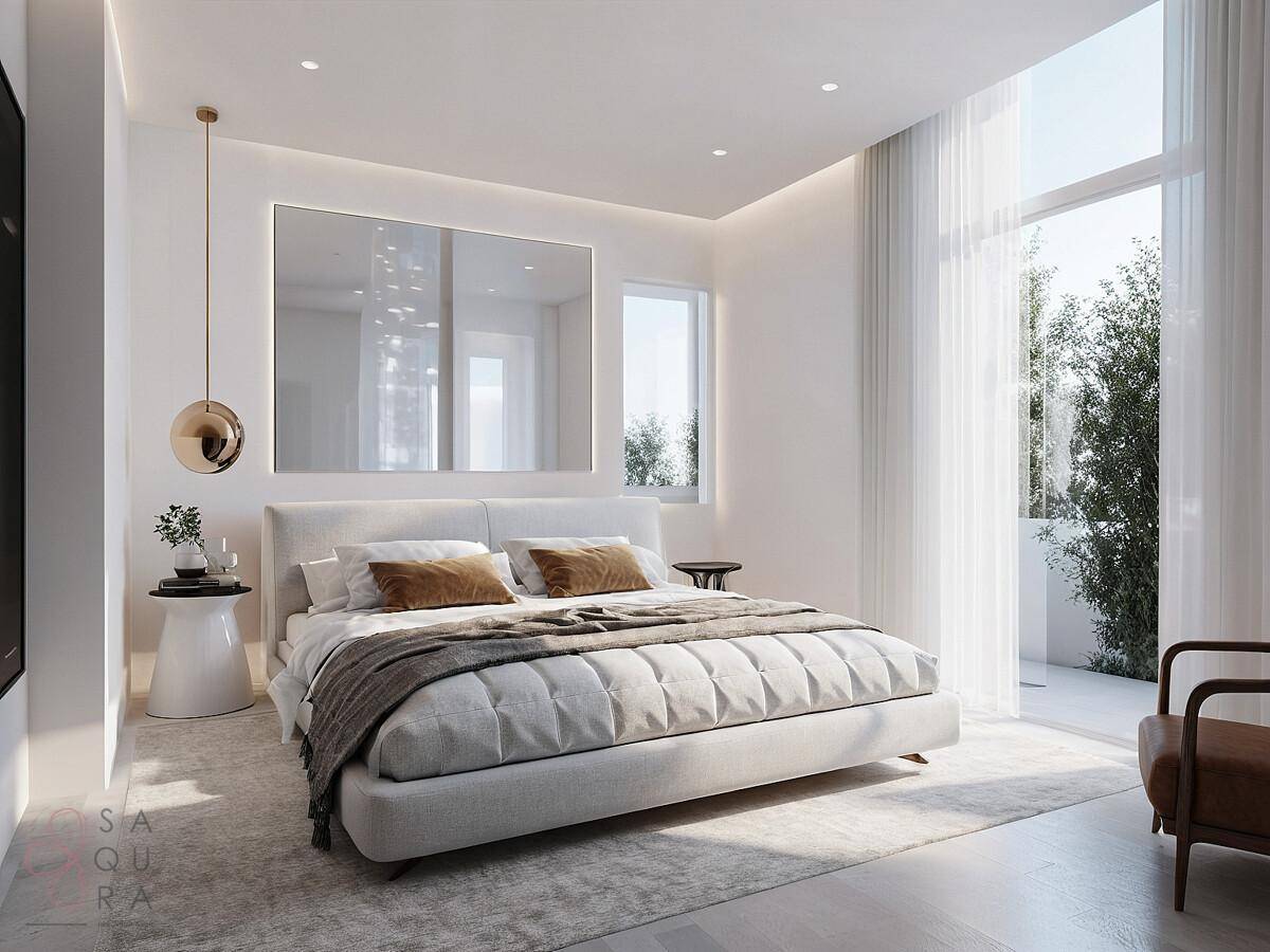 Helles Schlafzimmer mit großem Bett, bodentiefen Fenstern und Zugang zu einem Außenbereich.
