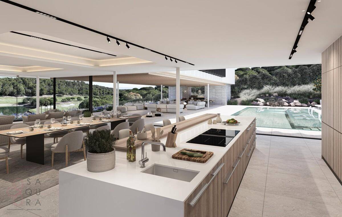 Moderne offene Küche mit Kochinsel, Essbereich und Blick auf den Pool und die Landschaft.