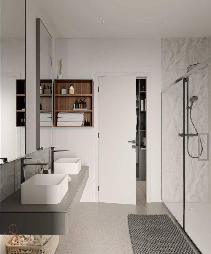 Geräumiges Badezimmer mit Doppelwaschbecken, begehbarer Dusche und integrierten Ablagen.