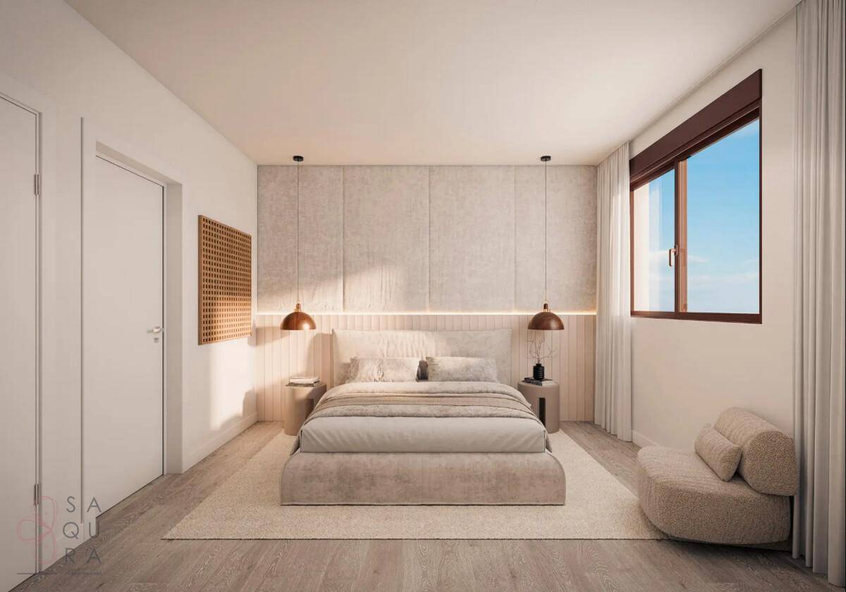 Modernes Schlafzimmer mit großem Bett, Nachttischen, Fenster und heller, neutraler Farbgestaltung.