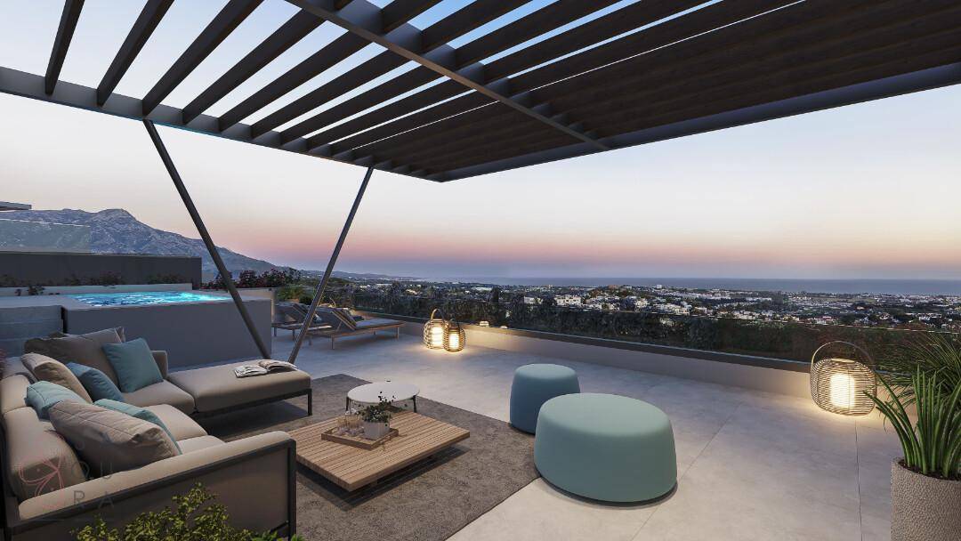 Stilvolle Dachterrasse mit Pergola, gemütlicher Lounge, Whirlpool und weitem Blick auf Berge und Stadt.