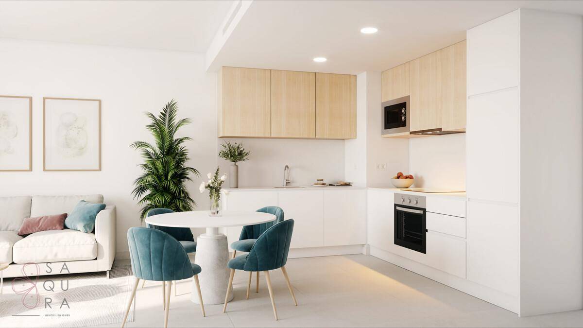Moderne Einbauküche mit hellen Holzschränken, weißen Fronten und Essbereich.