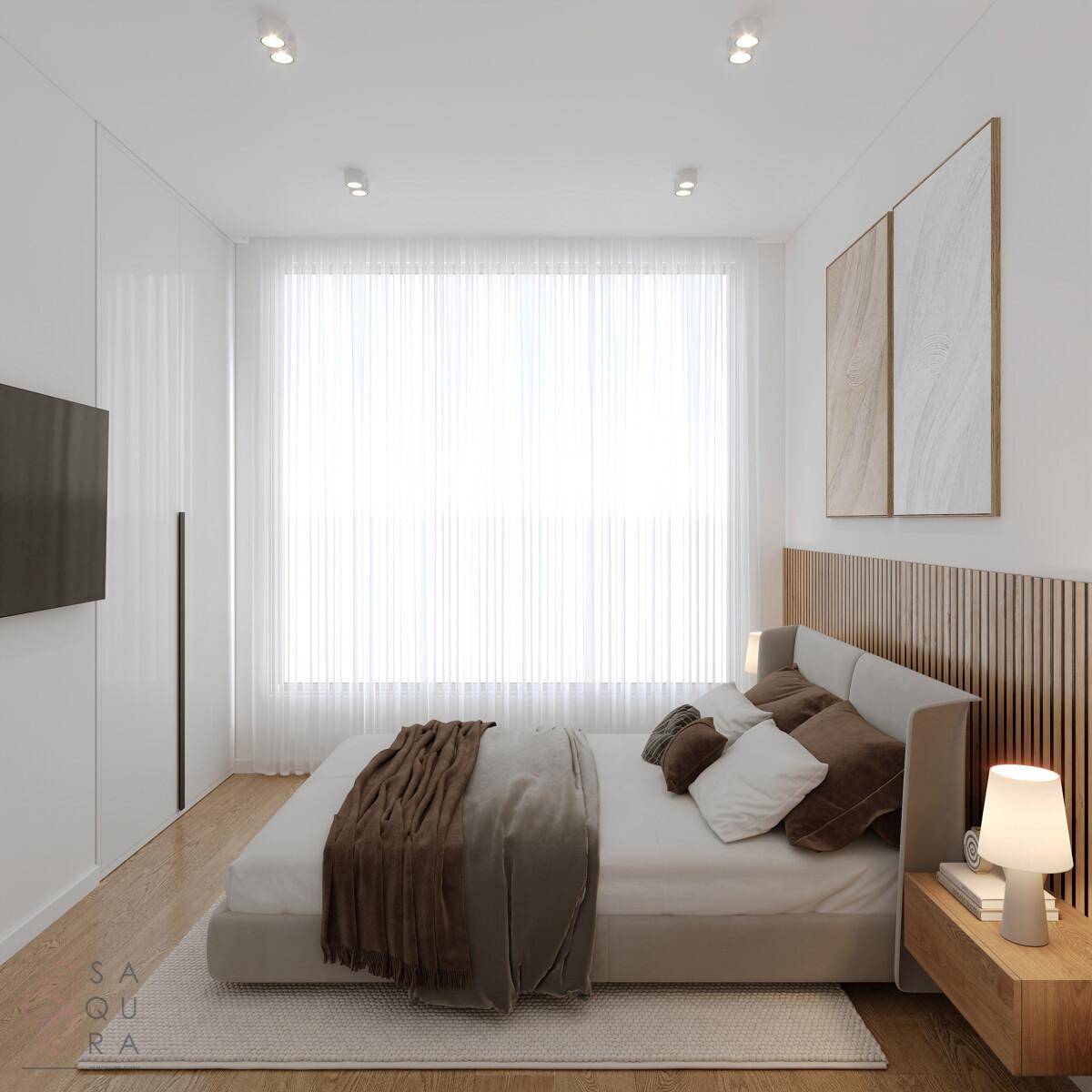 Ruhiges Schlafzimmer mit großem Fenster, Holzakzenten und minimalistischer Einrichtung.