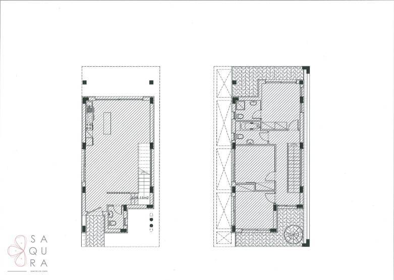 Grundrisspläne zeigen zwei Ebenen eines schmalen Hauses mit offener Küche, Wohnbereich und mehreren Bädern.