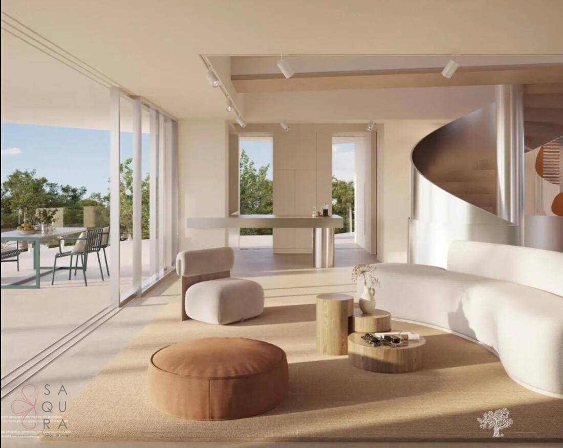 Helles Wohnzimmer mit modernen Möbeln, Teppichboden und Zugang zur Terrasse.