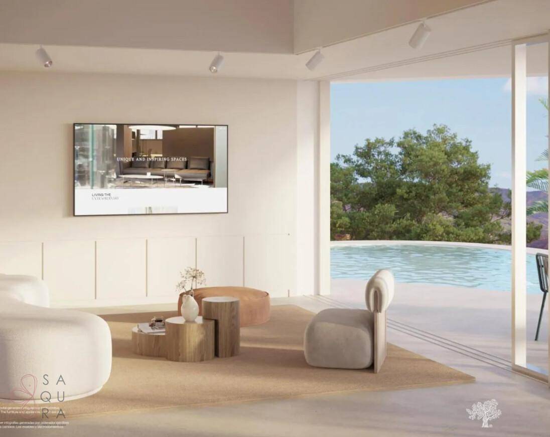 Lichtdurchflutetes Wohnzimmer mit Blick auf den Pool und minimalistischer Einrichtung.