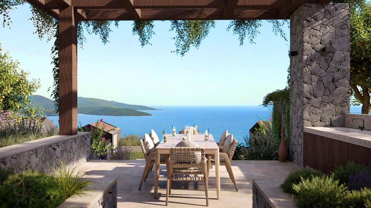 Überdachte Terrasse mit Esstisch und Meerblick, ideal für Mahlzeiten im Freien.