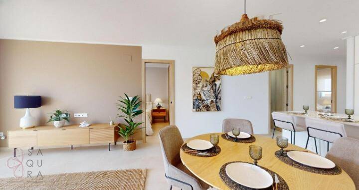 Heller Essbereich mit Holztisch und Blick auf den angrenzenden Wohnbereich, modern gestaltet.
