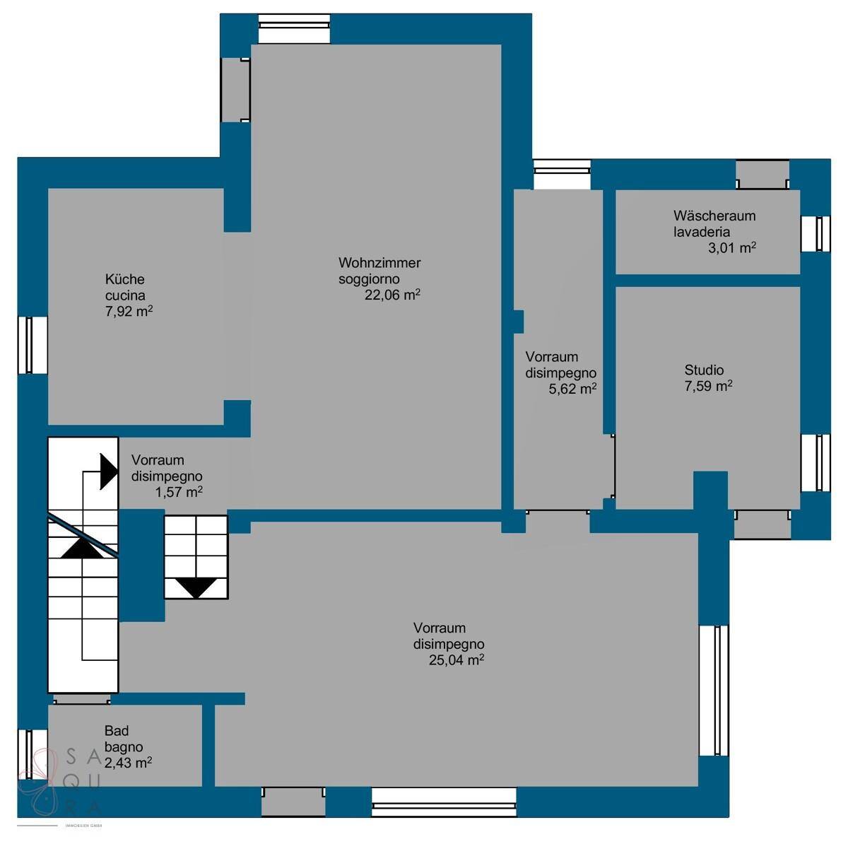 Grundriss des Erdgeschosses mit Küche, Wohnzimmer, Studio und Waschraum.