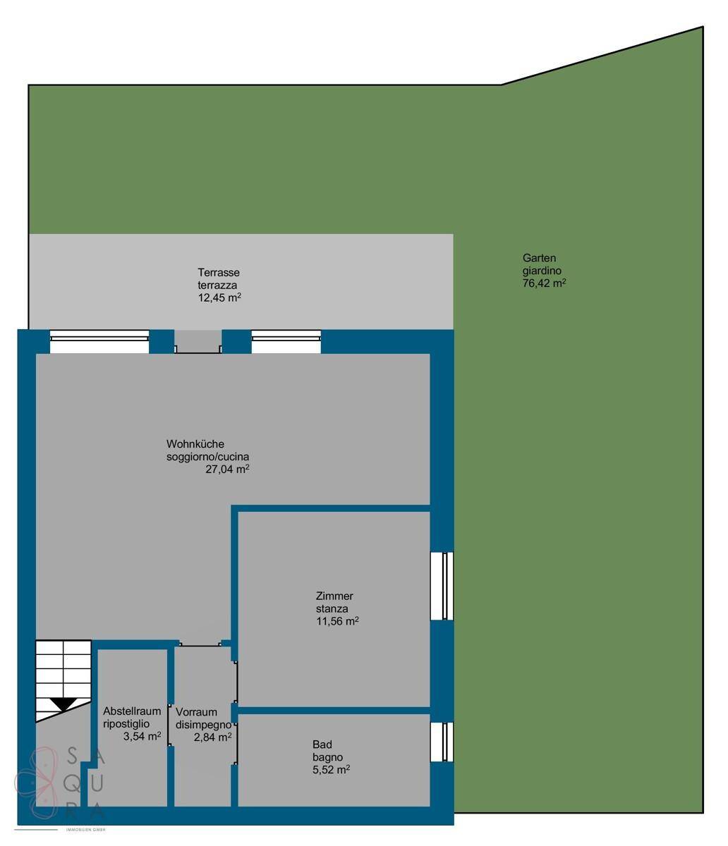 Grundriss des Erdgeschosses mit Wohnküche, Zimmer, Bad, Abstellraum und Terrasse.