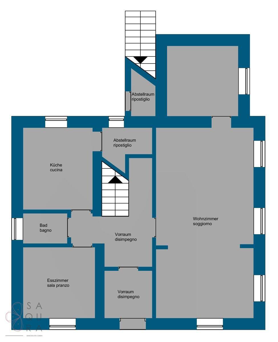 Grundriss des Erdgeschosses mit Küche, Wohnzimmer, Esszimmer und Abstellräumen.