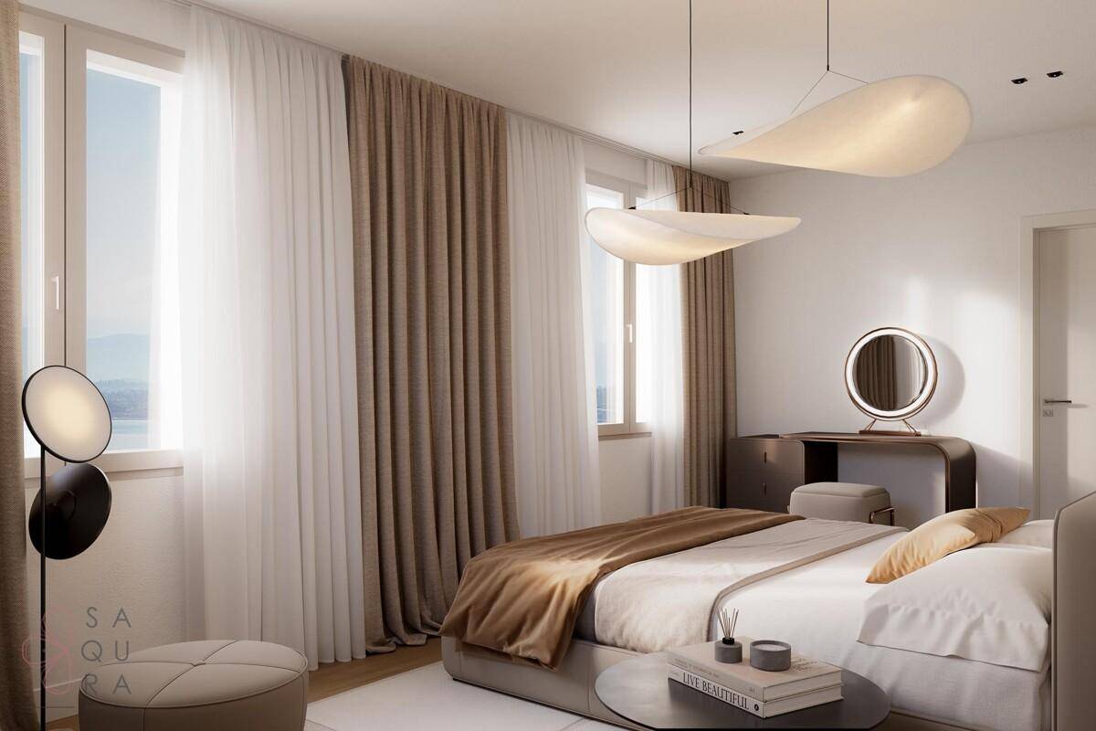 Gemütliches Schlafzimmer mit großem Bett, Schminktisch und hellen Fenstern für viel Tageslicht.