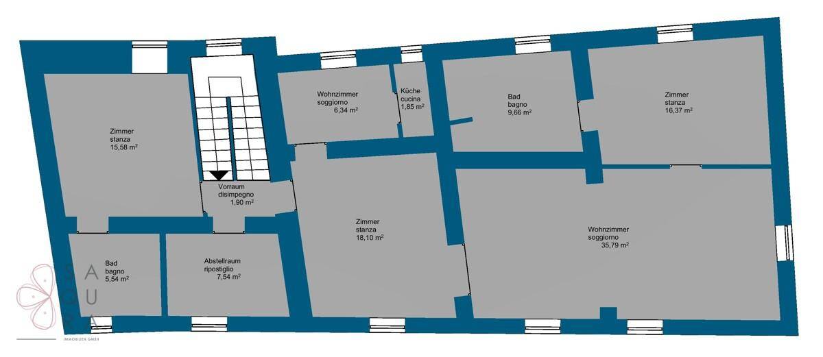 Grundriss des Obergeschosses mit mehreren Zimmern und Bädern.