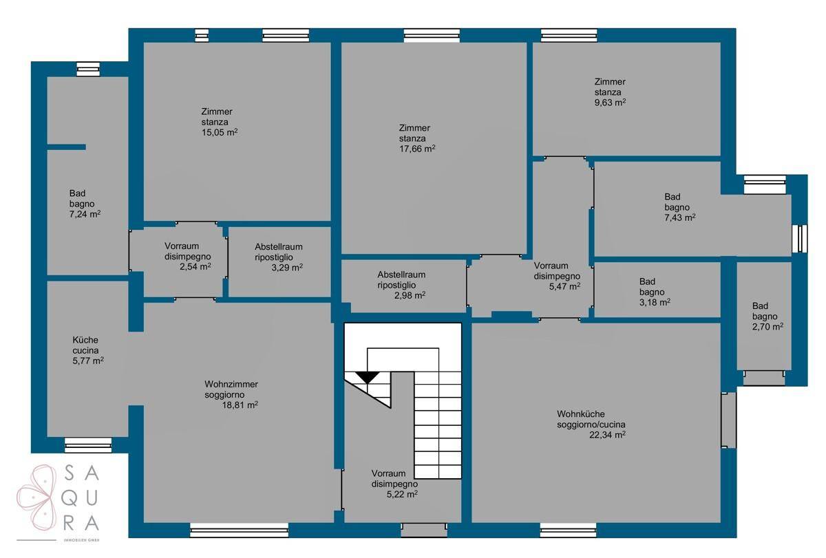 Grundriss des Erdgeschosses mit Zimmern, Bädern, Küche und Wohnzimmer.
