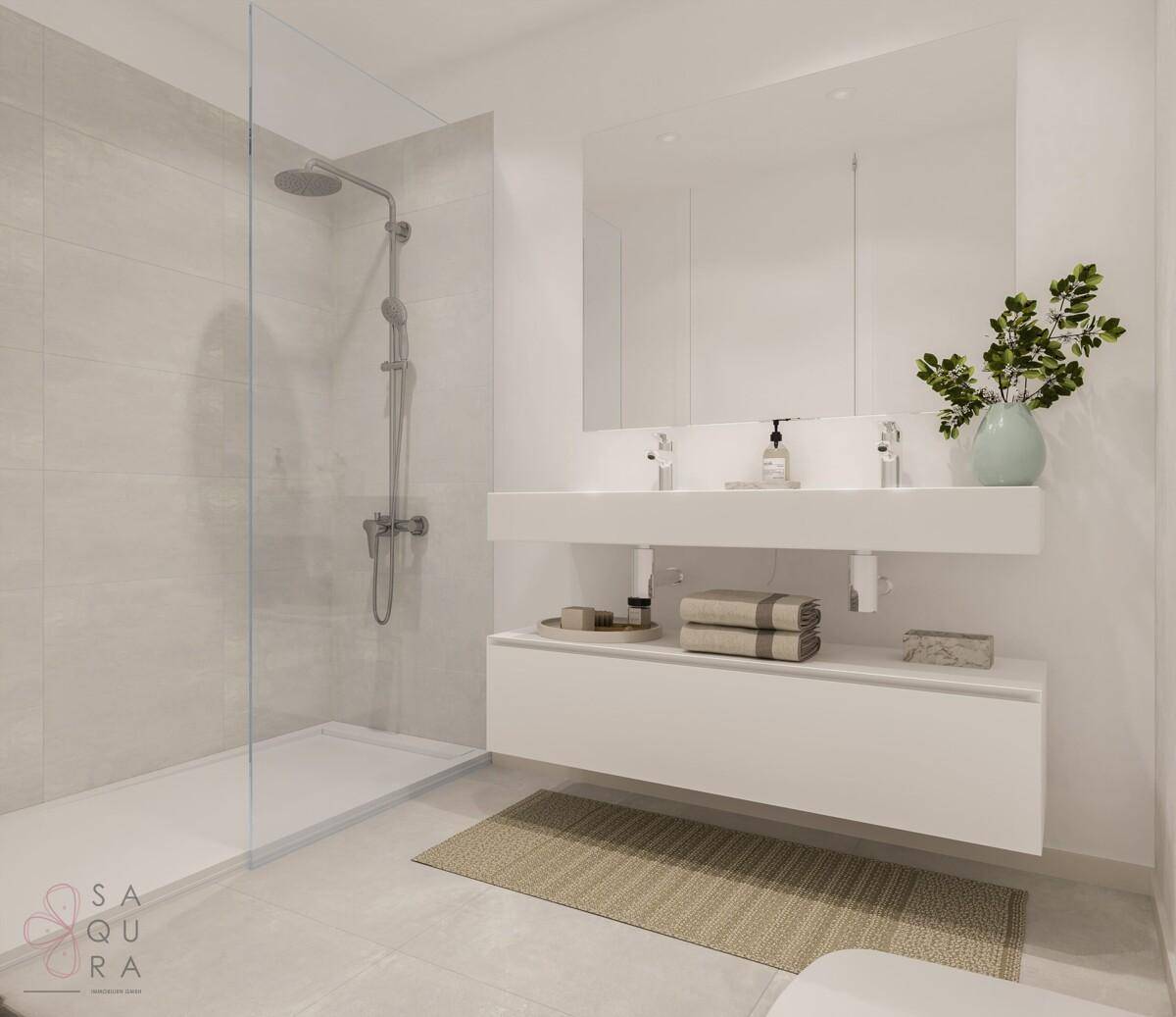 Modernes Badezimmer mit begehbarer Dusche, Doppelwaschbecken und großen weißen Fliesen.