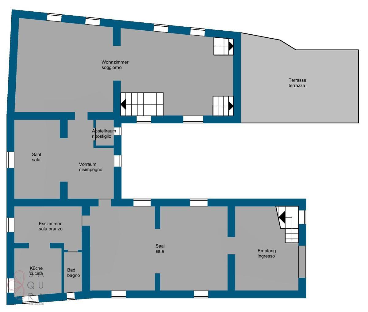 Grundriss des Erdgeschosses mit Wohnzimmer, Esszimmer, Küche und Terrasse.