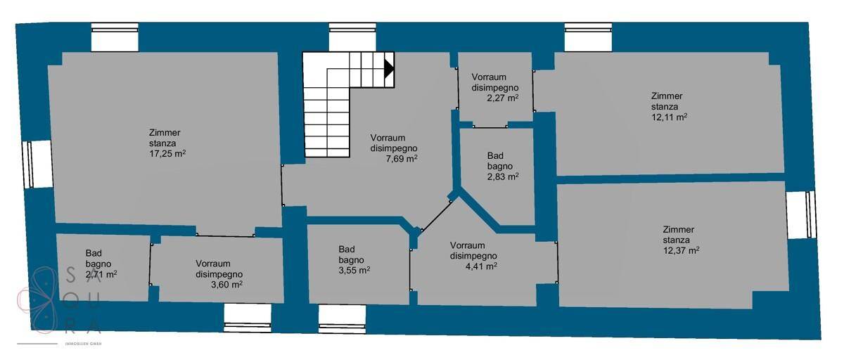 Grundriss des Obergeschosses mit drei Schlafzimmern, drei Bädern und Flurbereichen, inklusive Treppenzugang.
