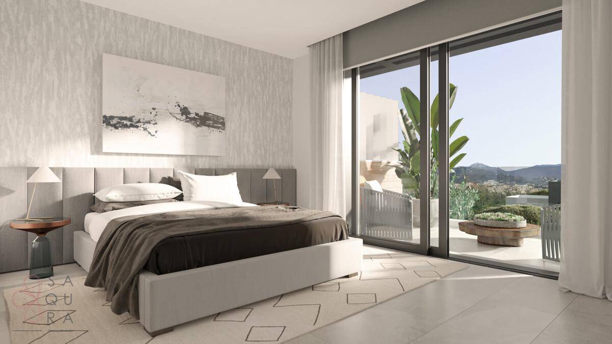 Modernes Schlafzimmer mit großem Bett, Schiebetüren und weitem Blick auf die Berge.