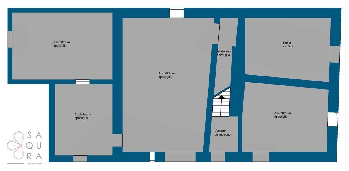 Grundriss des Erdgeschosses mit mehreren Abstellräumen und einem Kellerbereich.