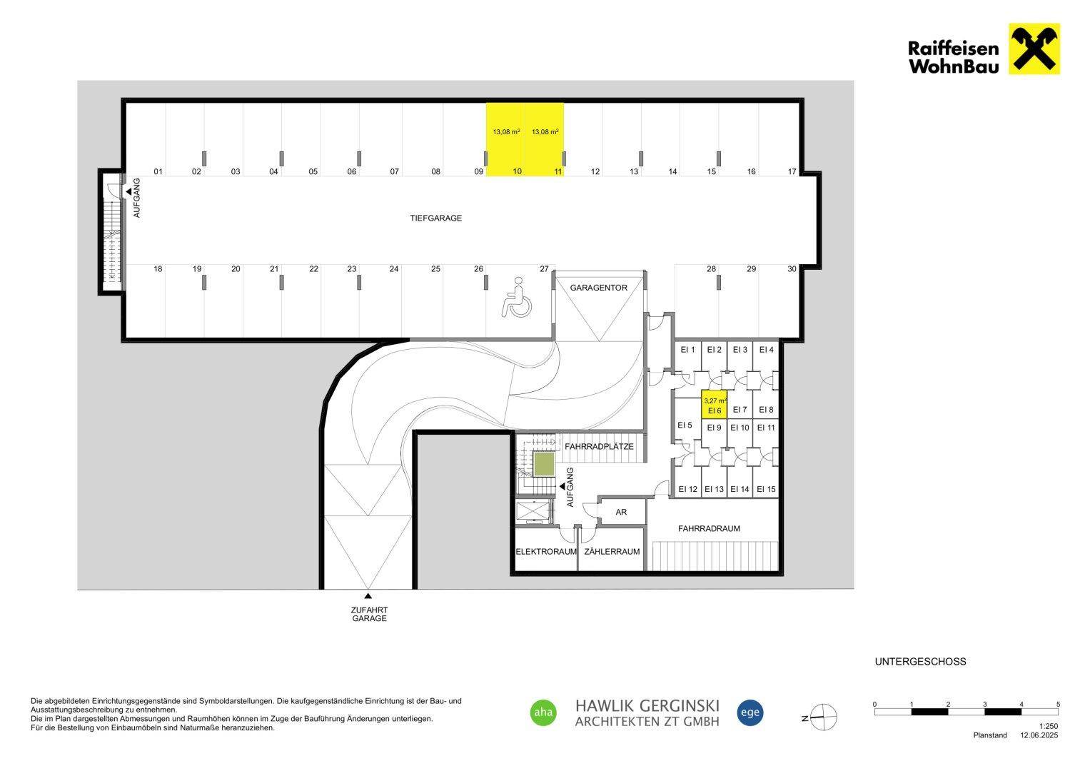 Grundriss der Tiefgarage mit zahlreichen Stellplätzen, Fahrradraum und Zufahrt.