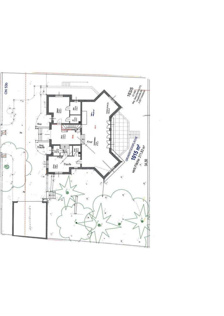 Grundrissplan des Erdgeschosses mit Gartenanlage und Grundstücksfläche von 1015 m².