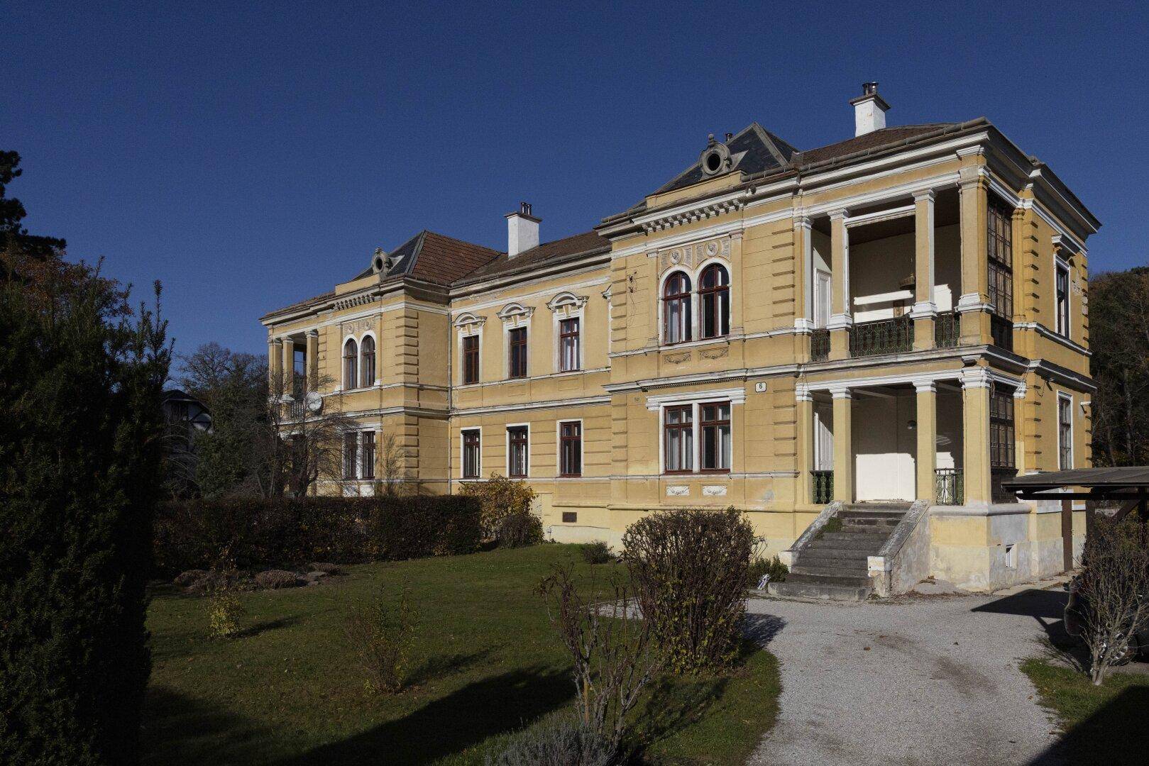 Historische Villa auf großzügigem Parkgrundstück mit Ausbau- und Erweiterungspotenzial in Bestlage der Hinterbrühl - Ansicht 2