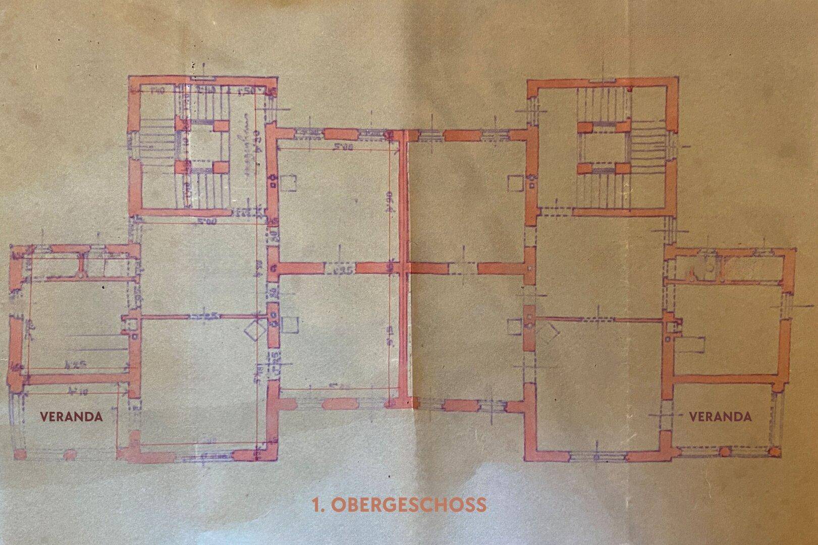 Historischer Grundriss des ersten Obergeschosses mit Raumaufteilung und Veranden.
