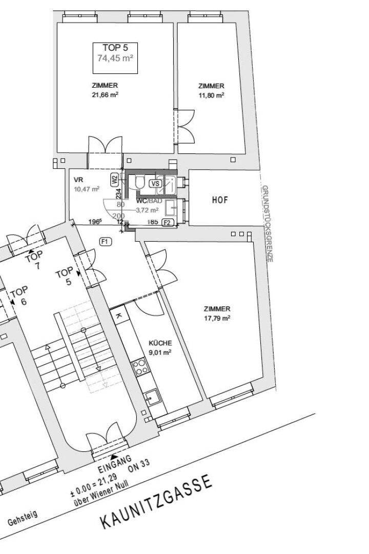 Detaillierter Grundrissplan eines Gebäudes mit mehreren Wohneinheiten, Hofzugang und Straßeneingang.