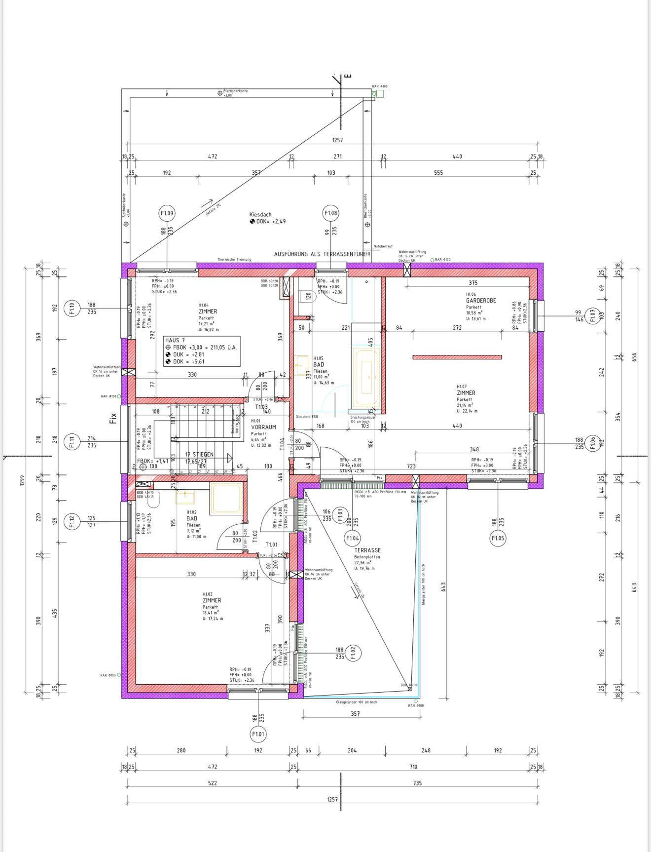 Grundriss des Obergeschosses mit Schlafzimmern und Bädern.