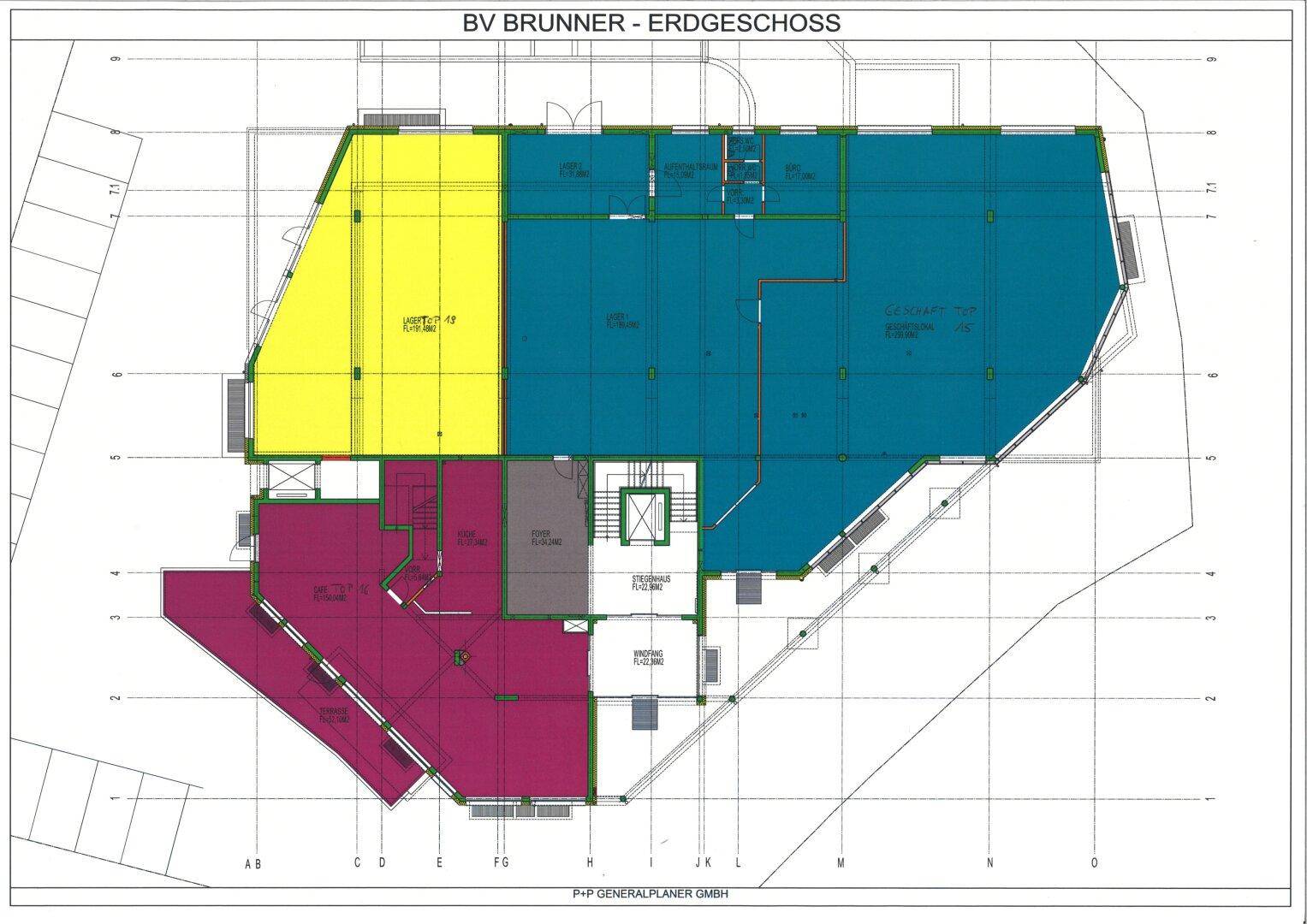 Grundriss des Erdgeschosses mit verschiedenen farblich markierten Nutzungsbereichen und Treppenhaus.