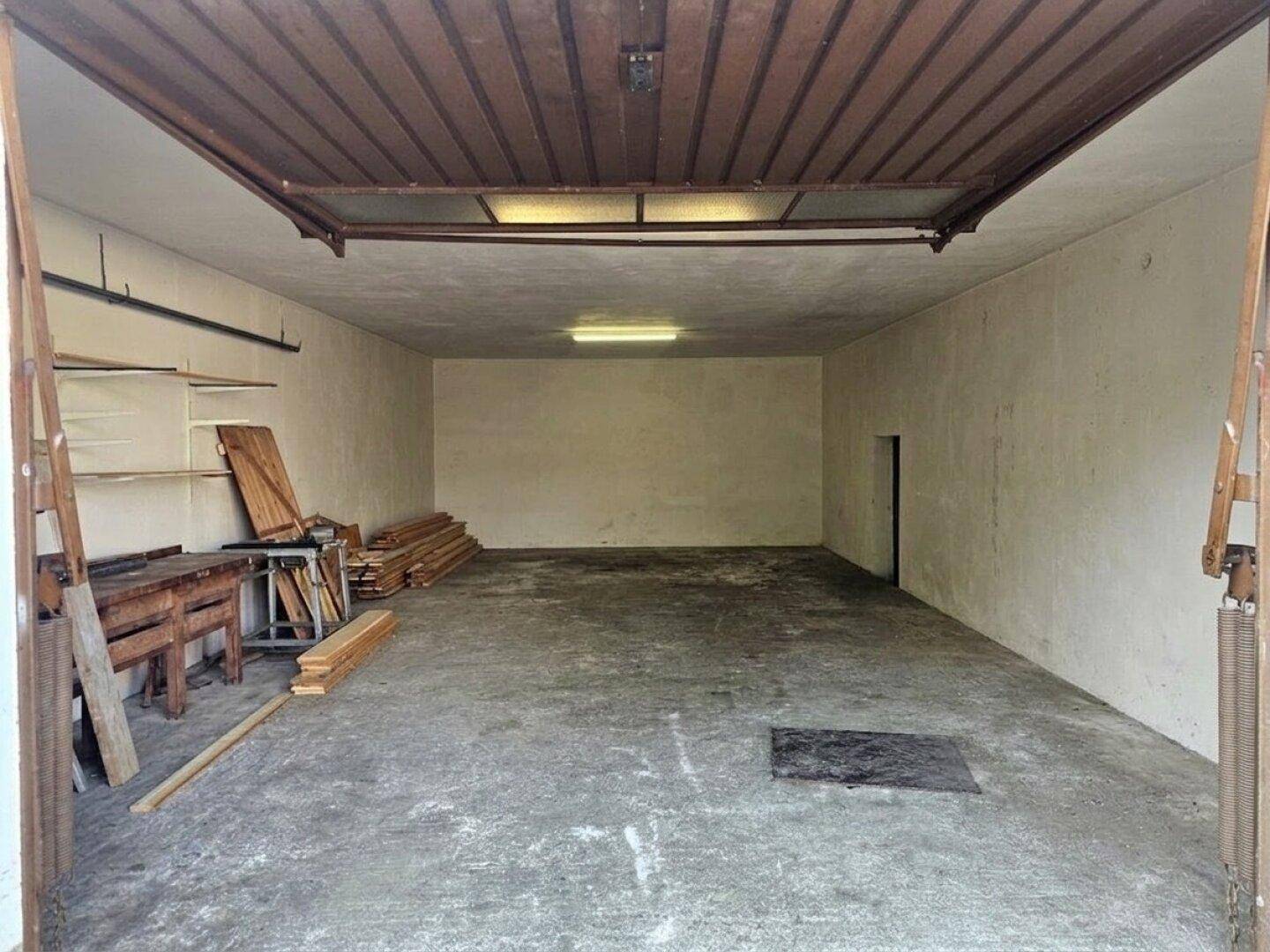 Abstellfläche L ca.10 x B: ca 3,8m