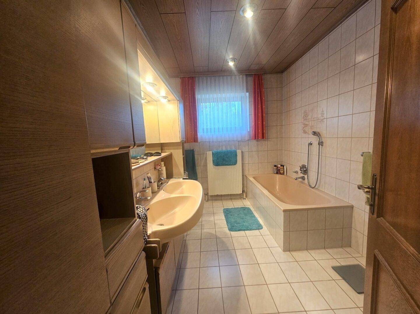 Badezimmer EG