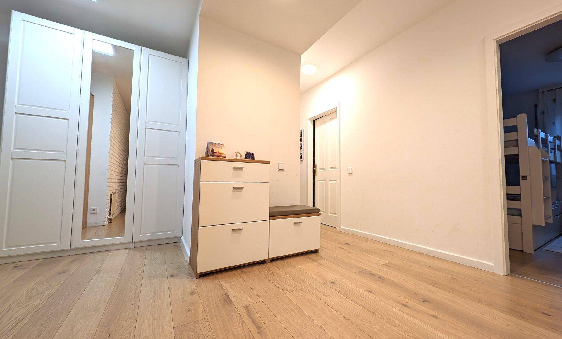 Vorraum mit Garderobe