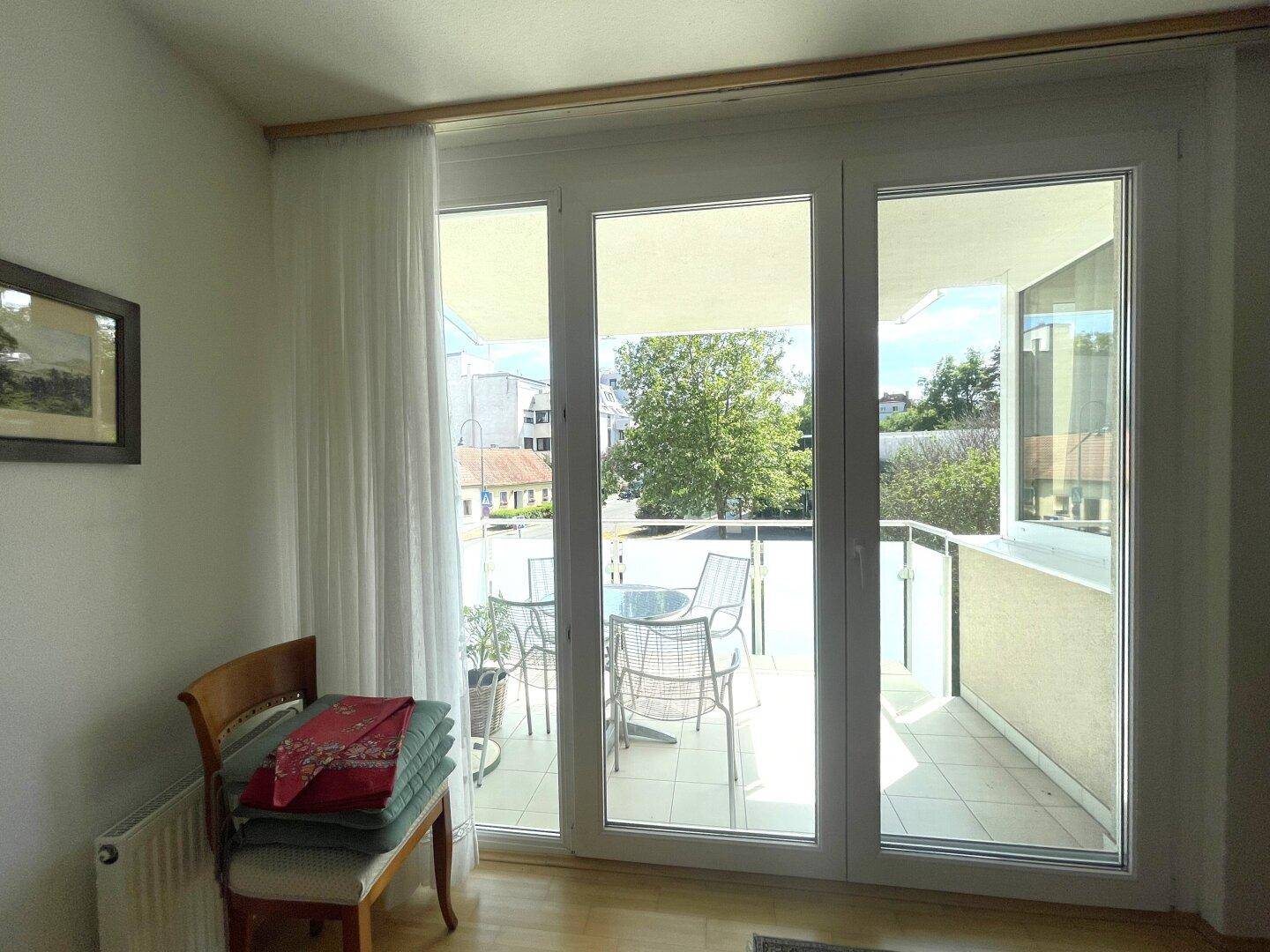 Balkon mit Fliegengitter