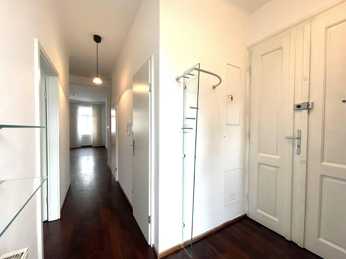 Vorraum mit Garderobe