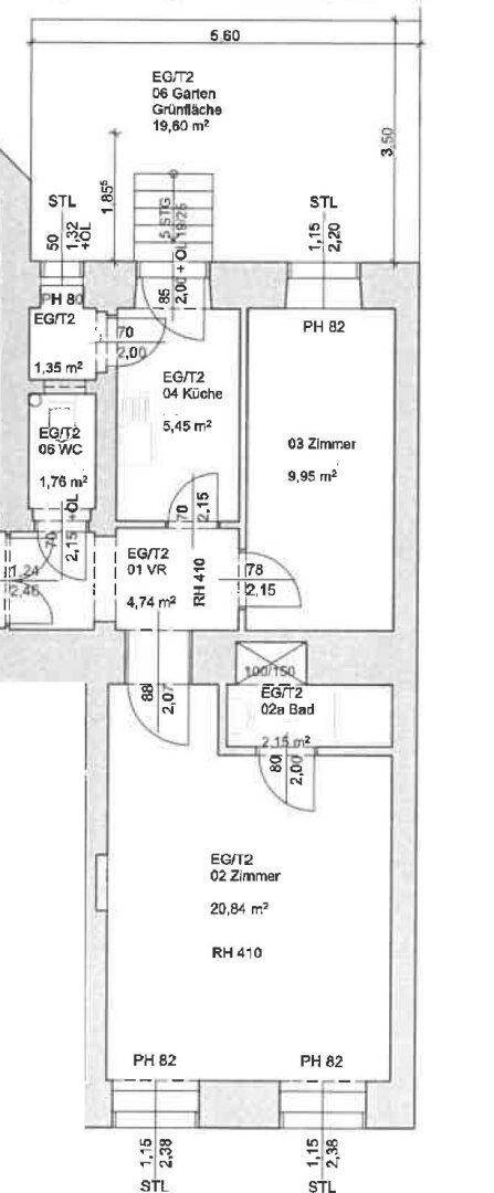 Grundriss des Erdgeschosses mit Garten und verschiedenen Zimmern.