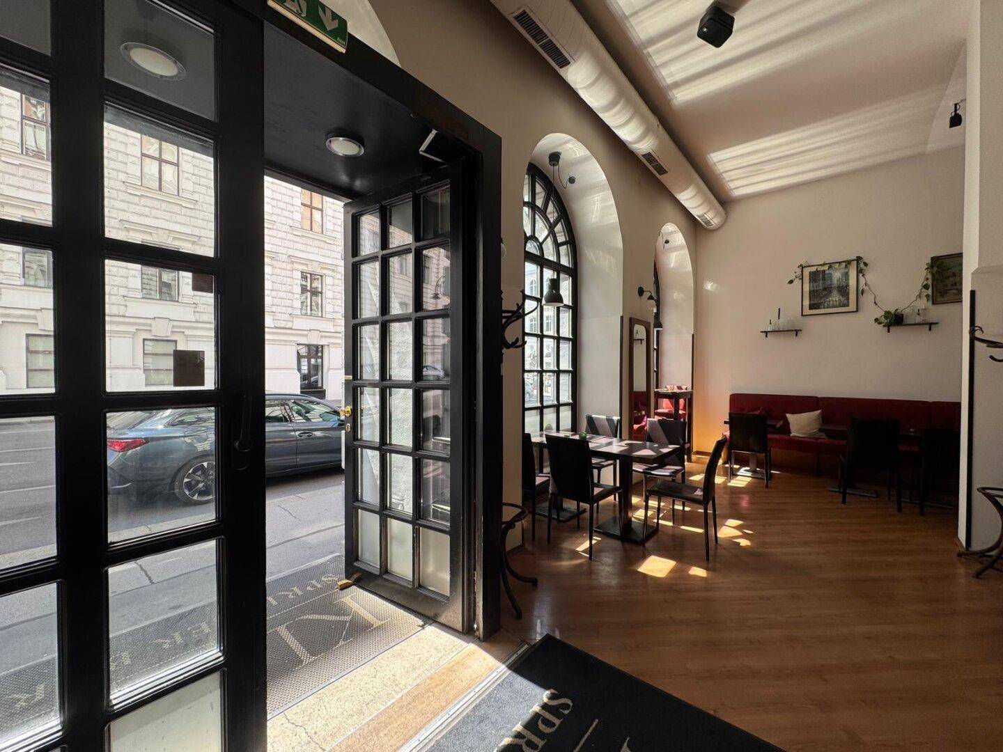 Cafe-Bar