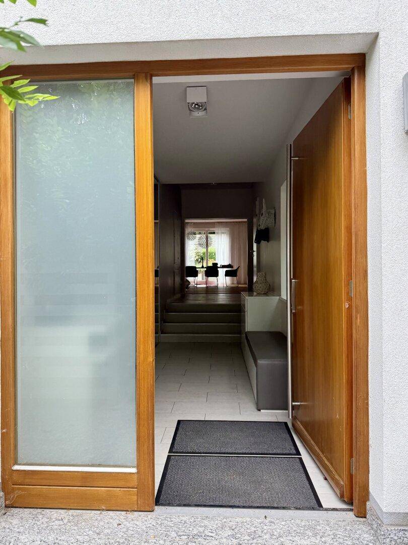 Modernes Einfamilienhaus in traumhafter Grünlage mit Pool, Sauna und exklusiver Ausstattung - Widok 3