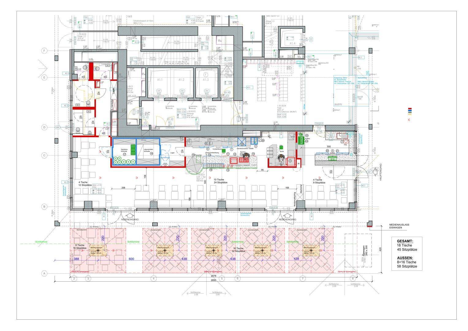 Detaillierter Grundriss eines gewerblichen Objekts mit Restaurantbereich und Außenflächen.