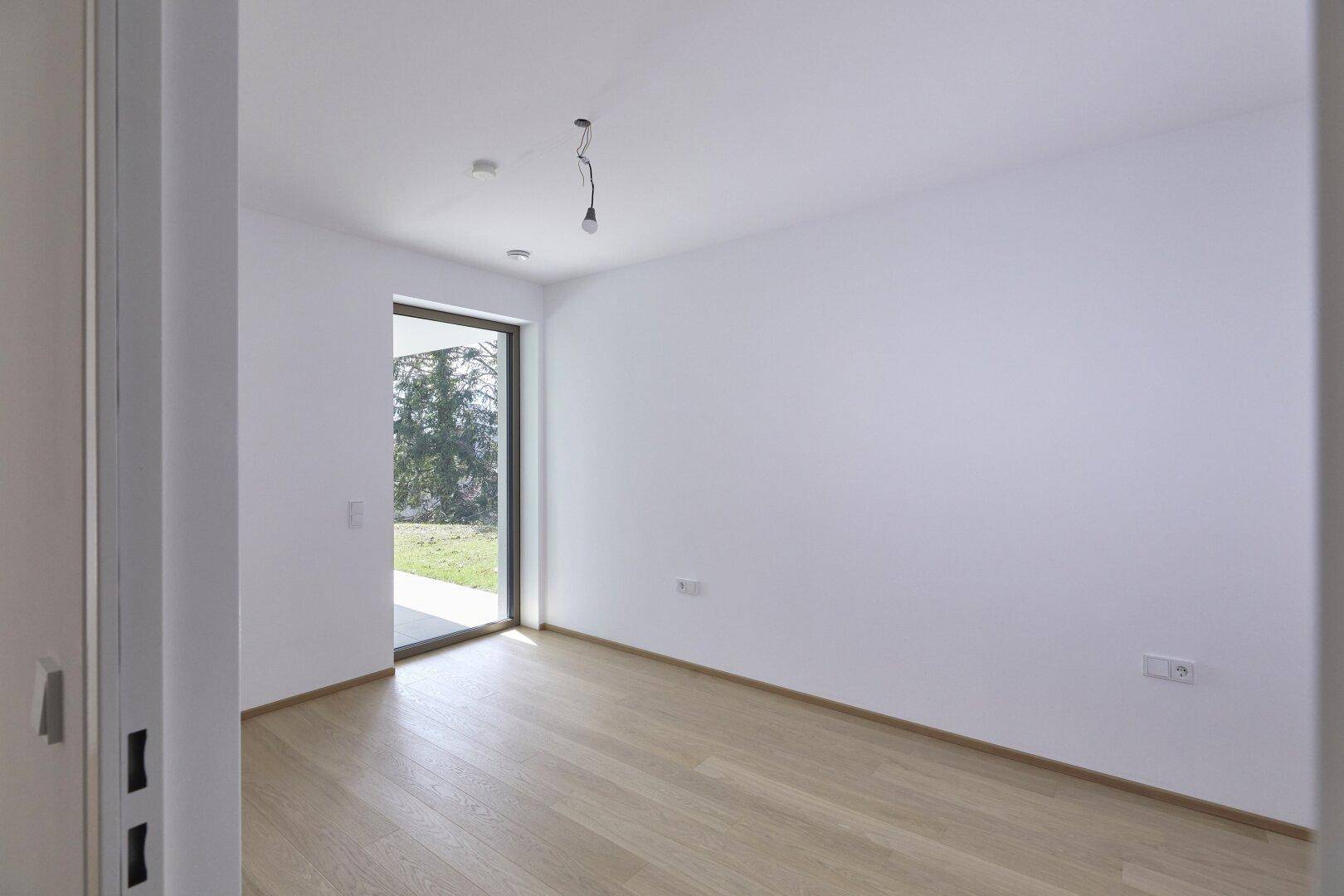 Schlafzimmer mit Gartenzugang