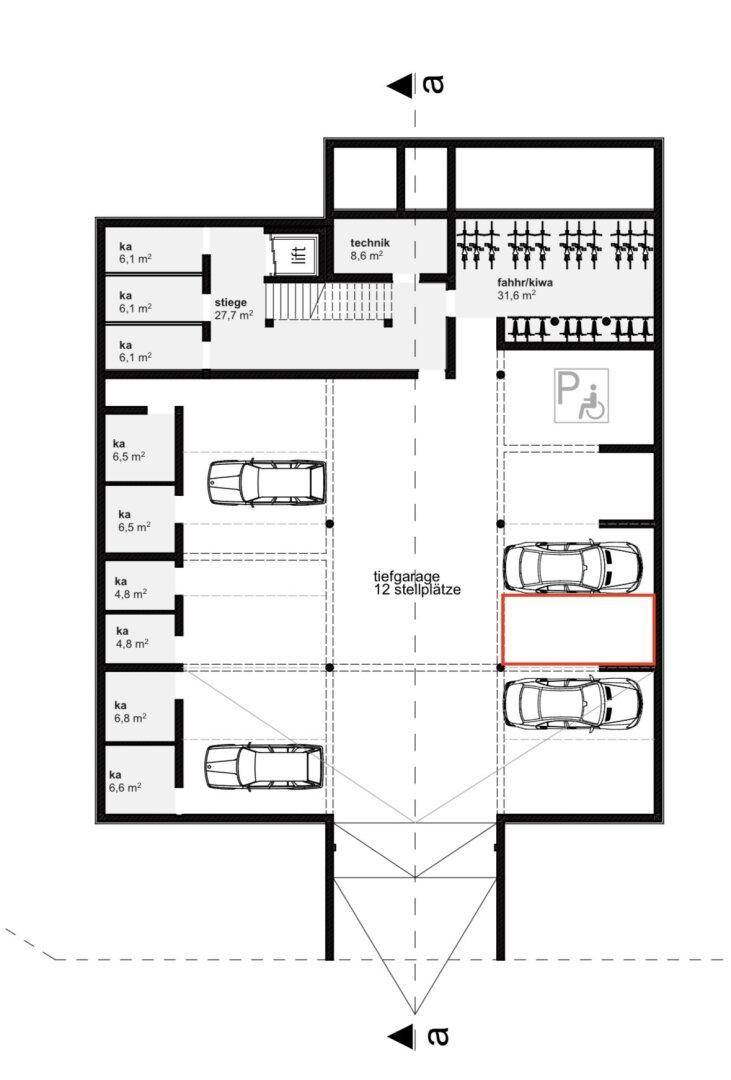 Grundriss einer Tiefgarage mit zwölf Stellplätzen, Fahrradraum, Technikraum, Kellerabteilen, Treppe und Aufzug.