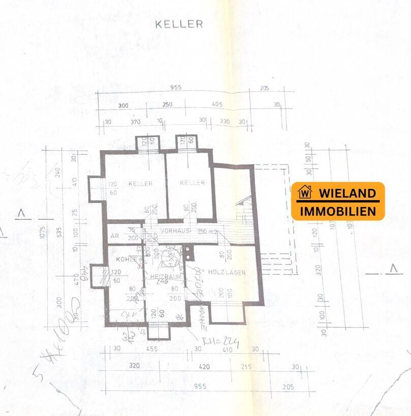 Grundriss des Kellers mit Heizraum, Holzlager und mehreren Kellerräumen.
