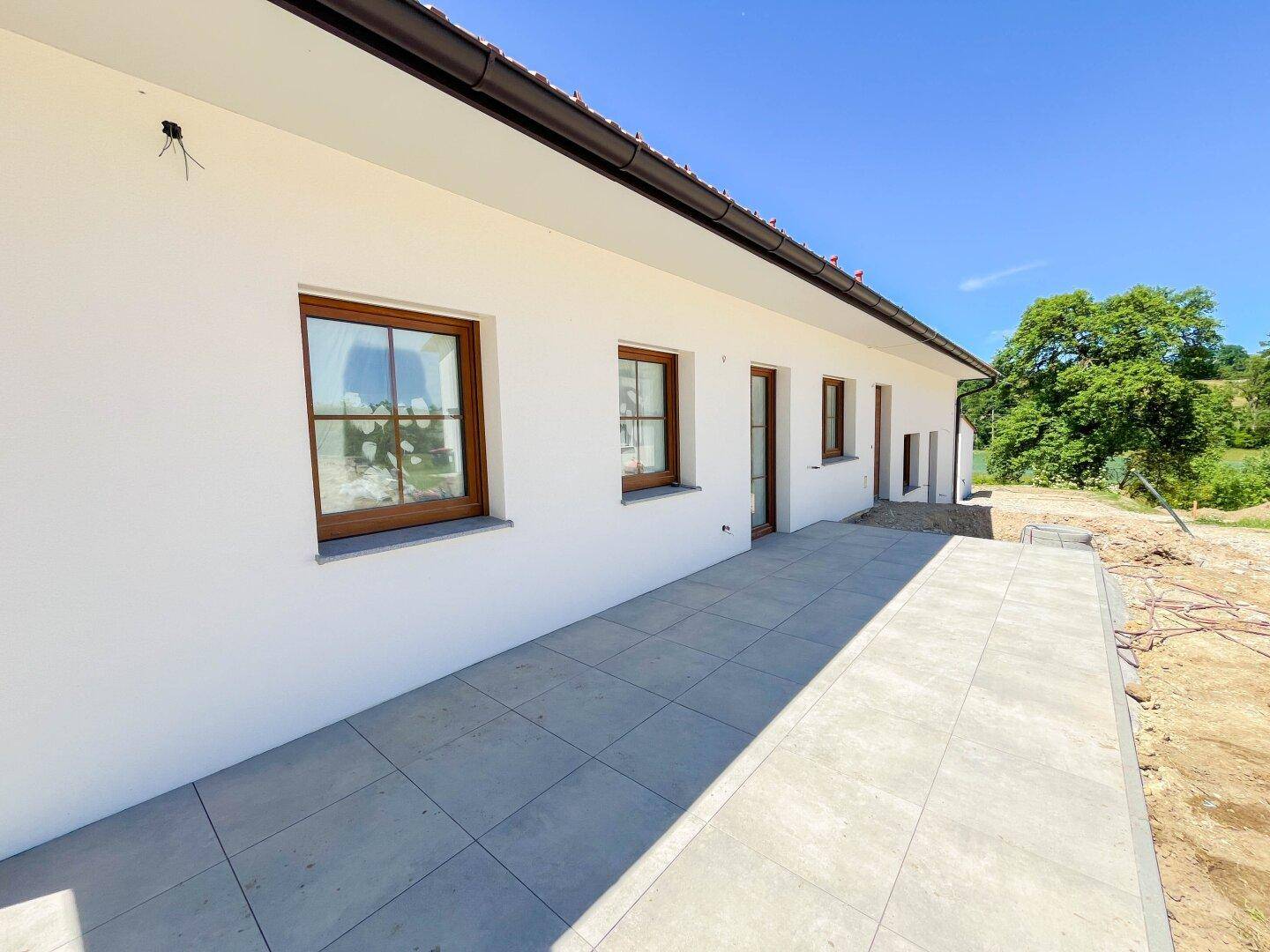 Hochwertige Neubauwohnung mit Balkon und Carpot, wohnen in absoluter Ruhe- und Grünlage – pohled 2