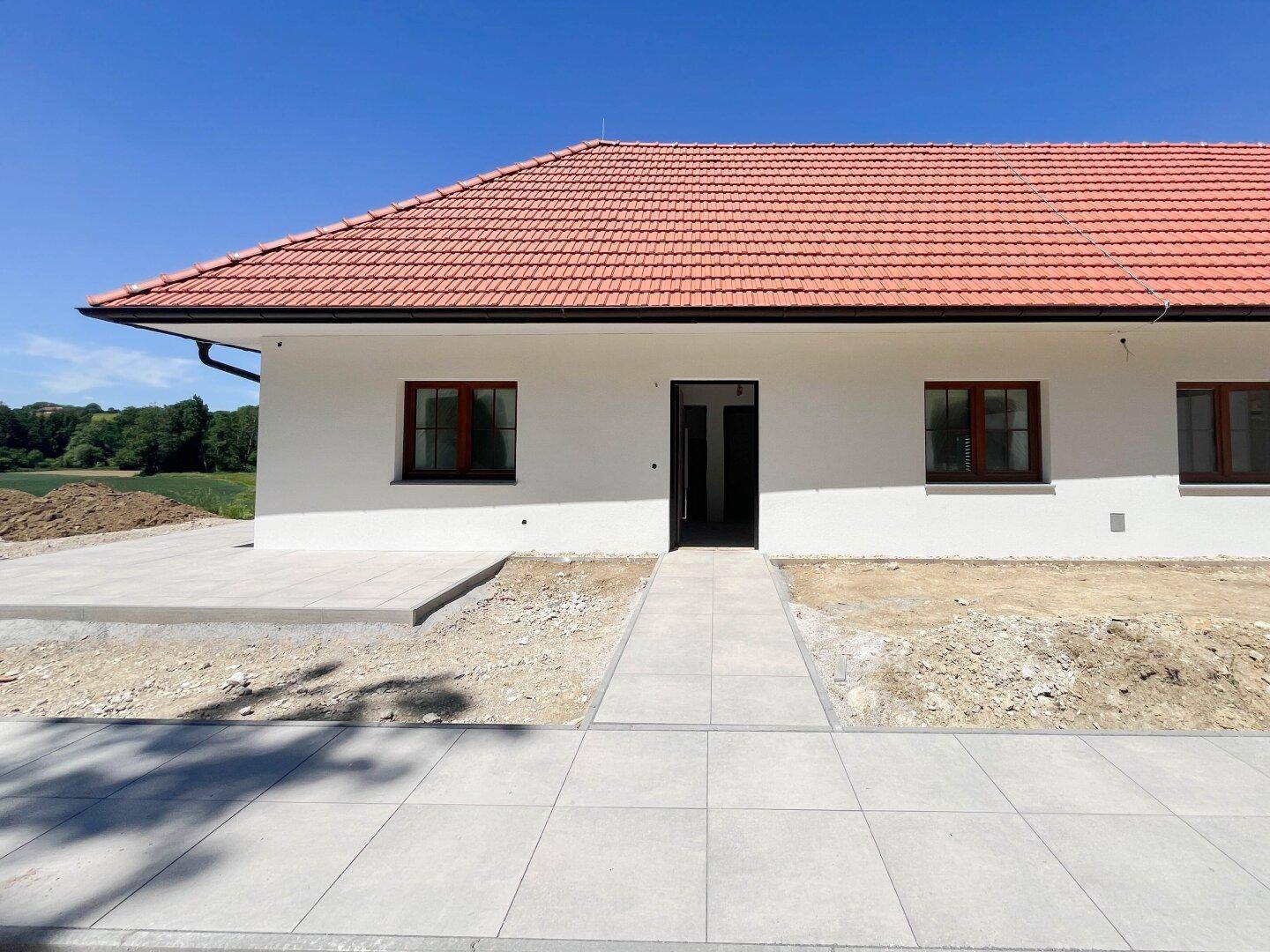 Hochwertige Neubauwohnung mit Balkon und Carpot, wohnen in absoluter Ruhe- und Grünlage – pohled 3