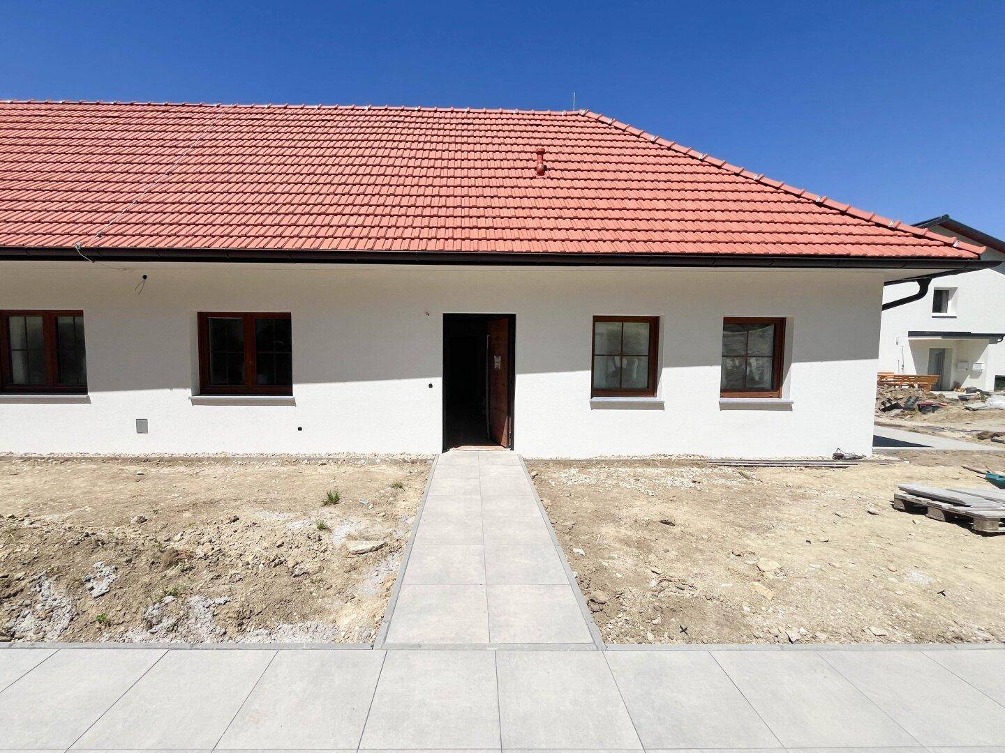 Hochwertige Neubauwohnung mit Balkon und Carpot, wohnen in absoluter Ruhe- und Grünlage – pohled 4