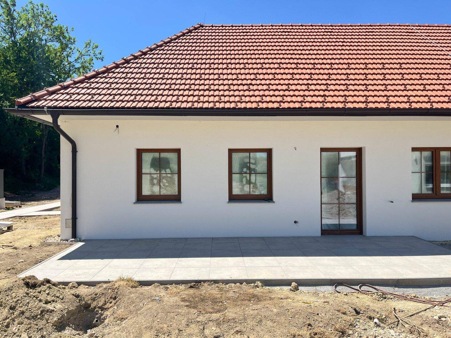 Hochwertige Neubauwohnung mit Balkon und Carpot, wohnen in absoluter Ruhe- und Grünlage – pohled 5