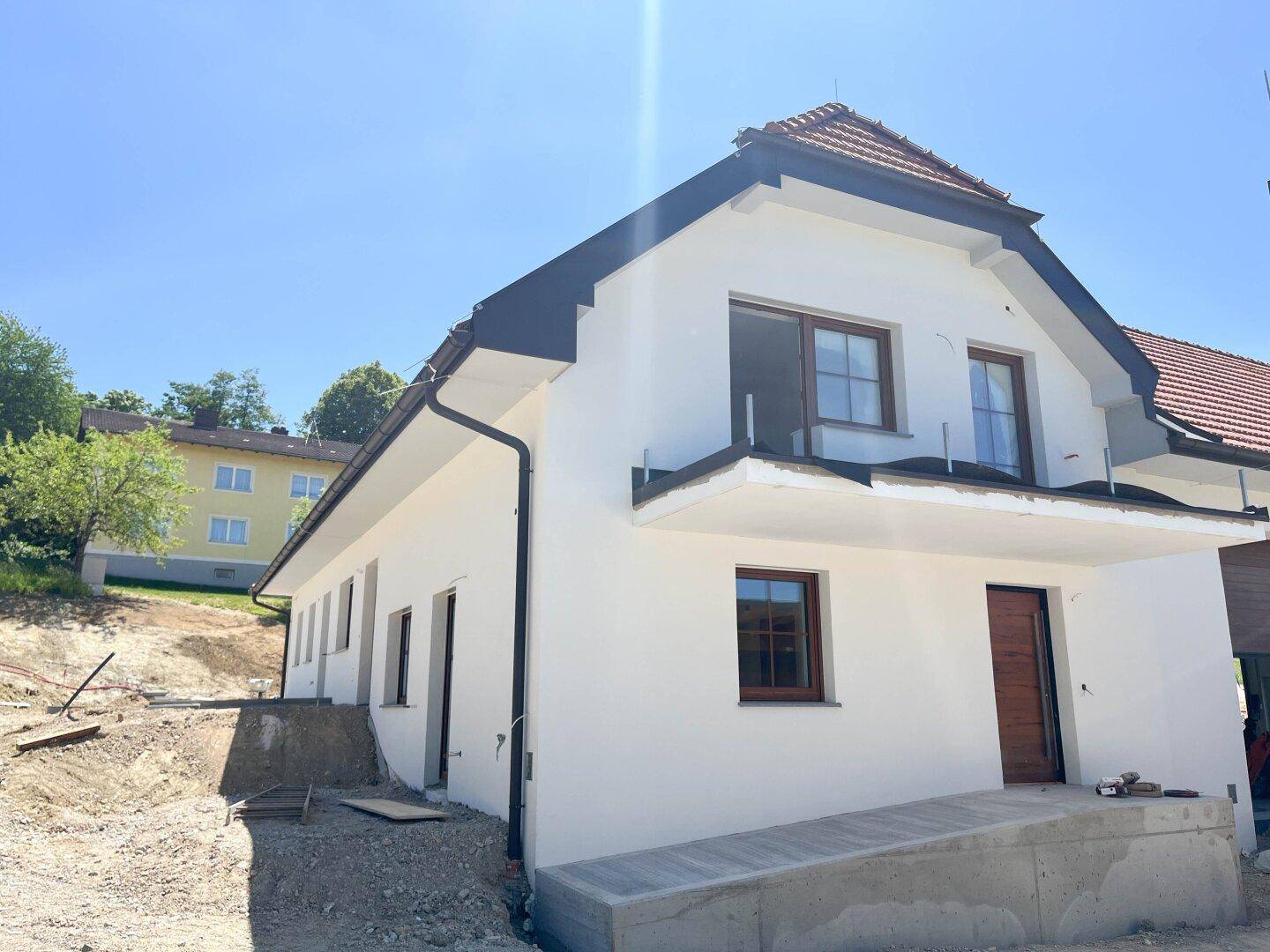 Hochwertige Neubauwohnung mit Balkon und Carpot, wohnen in absoluter Ruhe- und Grünlage – další