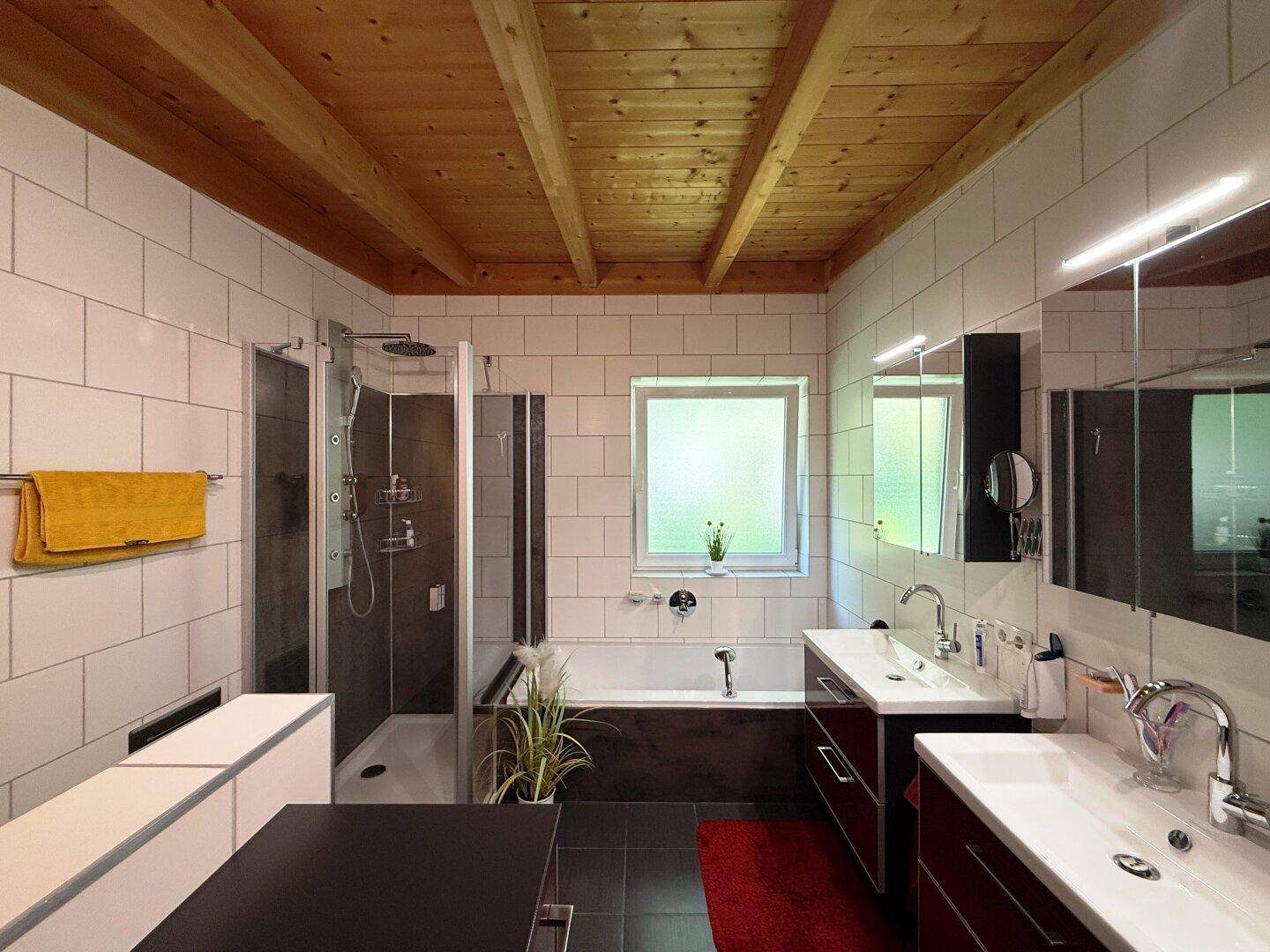 Modernes Reihenhaus mit PV-Anlage, Garten &amp; Top-Anbindung - Ansicht 3
